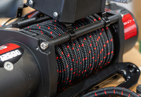 Cabestrante T-MAX Muscle-Lift MW12500 12V de 5665kg cable de plasma enfundado - Imagen 6